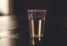 Μικροπλαστικά: 4 λύσεις που ήδη δοκιμάζονται, μετά το ναυάγιο για μία παγκόσμια συνθήκη που θα βάζει «φρένο»