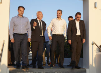 Μητσοτάκης από Σαντορίνη: Τουρισμός όλο το χρόνο