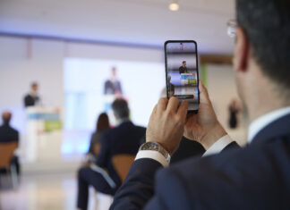 Η «ανακαίνιση» κινητών σώζει το περιβάλλον και δημιουργεί «λίμνη» 150 δισ. δολάρια έως το 2027