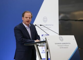 Έχουν αποσυμφορηθεί οι δημόσιες συγκοινωνίες, υποστηρίζει ο Καραμανλής