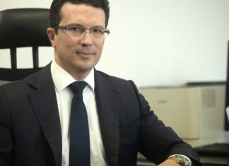 Τι είπε ο Λαμπίρης στο Bloomberg για τα σχέδια του ΤΑΙΠΕΔ