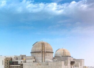 Ο πυρηνικός σταθμός του Μπάρακα συνδέθηκε με το ηλεκτρικό δίκτυο