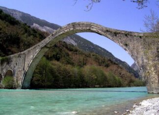 Το έργο για την αποκατάσταση του γεφυριού της Κόνιτσας και το αντιπαράδειγμα του γεφυριού της Πλάκας