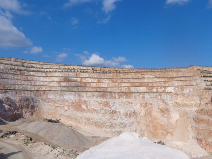 ΛΑΤΟΜΕΙΟ_ΚΥΡΙΑΚΟΥ2