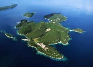 Στήνονται τα εργοτάξια στον Σκορπιό (εικόνες)