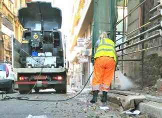 Επιχείρηση καθαριότητας και απολύμανσης στα Εξάρχεια