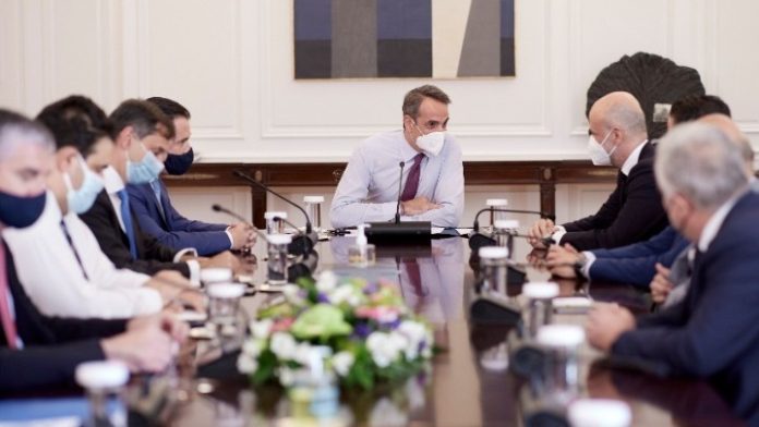 Μητσαοτάκης -σύσκεψη με εκπροσώπους τουριστικών επιχειρήσεων