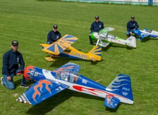 Καβάλα: “Απογειώνει” το θέαμα ομάδα ακροβατικού αερομοντελισμού