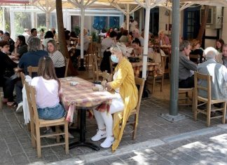 Μόνο με πλήρως εμβολιασμένους ή νοσήσαντες το τελευταίο εξάμηνο τα υπαίθρια και κλειστά κέντρα διασκέδασης