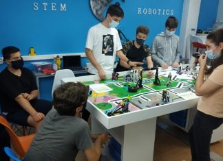 Γυμναστική ή παιχνίδι στις στάσεις των ΜΜΜ από Έλληνες μαθητές