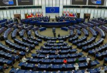 Το Ευρωπαϊκό Κοινοβούλιο ξαναρχίζει την εξέταση της εμπορικής συμφωνίας ΕΕ-ΗΠΑ