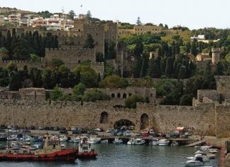 Υπεγράφη η σύμβαση για την προστασία και ανάδειξη της μεσαιωνικής πόλης της Ρόδου