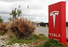 Στους δημόσιους δρόμους του Λονδίνου δοκιμάζει η Tesla την αυτόνομη οδήγηση ενός Model 3