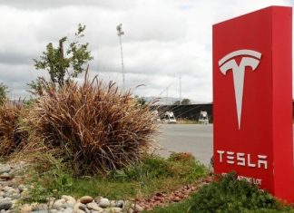 Στους δημόσιους δρόμους του Λονδίνου δοκιμάζει η Tesla την αυτόνομη οδήγηση ενός Model 3