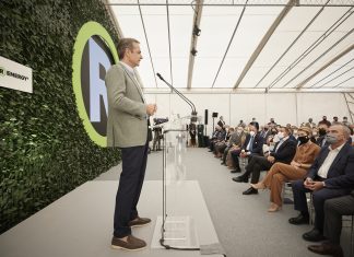 Ο Mητσοτάκης στα εγκαίνια του φωτοβολταϊκού πάρκου της R Energy1 στην Κορινθία