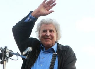 Φόρο τιμής στον Μίκη Θεοδωράκη απέτισε η Κομισιόν