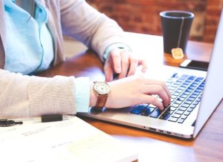 Brain Drain – Έρευνα: Το 46,3% των Ελλήνων με διδακτορικό σκοπεύουν να επιστρέψουν στη χώρα