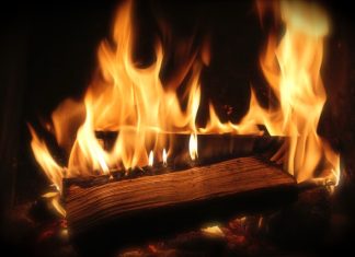 Σκρέκας: Αν χρειαστεί θα απαγορευθεί η λειτουργία των τζακιών δηλαδή η καύση ξύλων για θέρμανση