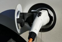 Οι κινήσεις που κάνουν οι αυτοκινητοβιομηχανίες για να μειώσουν το κόστος των μπαταριών στα ηλεκτρικά αυτοκίνητα