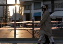 Από αύριο στις 6 το πρωί σε ισχύ τα νέα μέτρα – Χωρίς μουσική και ορθίους εστίαση και διασκέδαση – Ρεβεγιόν έως τις 2 τα ξημερώματα