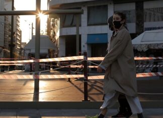 Από αύριο στις 6 το πρωί σε ισχύ τα νέα μέτρα – Χωρίς μουσική και ορθίους εστίαση και διασκέδαση – Ρεβεγιόν έως τις 2 τα ξημερώματα