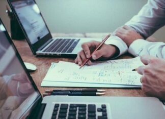 Οι CEO παγκοσμίως εντείνουν τις επενδύσεις στην τεχνητή νοημοσύνη και το ταλέντο