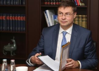 Την έξοδο της Ελλάδας από την ενισχυμένη εποπτεία τον Αύγουστο, προανήγγειλε ο Βάλντις Ντομπρόβσκις