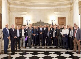 Συνάντηση του πρωθυπουργού με τους 33 δημάρχους του Δικτύου Ορεινών Δήμων – Πλάνο για την ανάπτυξη της ορεινής Ελλάδας