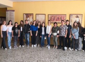 Τρίκαλα: Μαθητές του 1ου ΓΕΛ δημιούργησαν εικονική επιχείρηση, συνδυάζοντας κυκλική οικονομία και μόδα