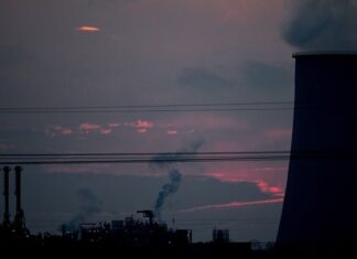 Περιβαλλοντικές οργανώσεις εναντίον της «πράσινης» ταμπέλας σε πυρηνική ενέργεια και φυσικό αέριο