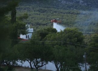 Δεν υπάρχει ενεργό μέτωπο σε Πεντέλη, Μέγαρα, Σαλαμίνα – Πολύ υψηλός κίνδυνος πυρκαγιάς και σήμερα