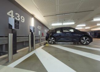 Ένα από τα μεγαλύτερα κέντρα φόρτισης ηλεκτρικών οχημάτων ανοίγει στο πάρκινγκ του Μεγάρου Μουσικής Αθηνών