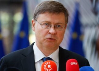 Ντομπρόβσκις: Η Επιτροπή θα αναθεωρήσει προς τα πάνω τις προβλέψεις της για τον πληθωρισμό και προς τα κάτω τις προβλέψεις της για την ανάπτυξη στην ΕΕ