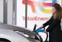 TotalEnergies: 300 επιστήμονες καταγγέλλουν ως «κλιματοκτόνα» την στρατηγική του πετρελαϊκού κολοσσού