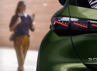 Διαθέσιμες από το 2023 οι ηλεκτρικές εκδόσεις των νέων μοντέλων Peugeot 308 hatchback και SW