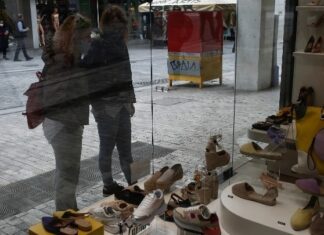 Ξεκινούν αύριο οι εκπτώσεις – Προσδοκίες του εμπορικού κόσμου για τζίρο άνω των 6 δισ. ευρώ