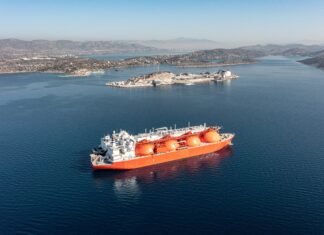 Ξεκινά η πλωτή δεξαμενή στη Ρεβυθούσα – πρώτο φορτίο LNG από τη MYTILINEOS