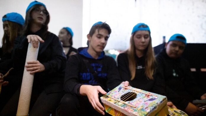 Mathites_ergasia_me_skoupidia