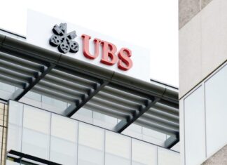 Η τράπεζα UBS θα απορροφήσει πλήρως το ελβετικό τμήμα της Credit Suisse και θα καταργήσει 3.000 θέσεις εργασίας