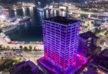 Ο Πειραιάς από ψηλά – Εντυπωσιάζουν η Χριστουγεννιάτικη φωταγώγηση του Πύργου (εικόνα)