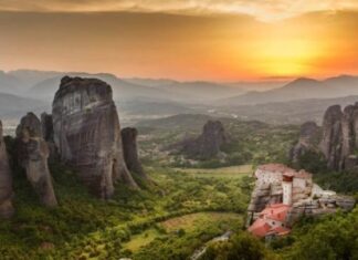 Le Monde: Τα Μετέωρα στο top 20 των παγκόσμιων προορισμών για το 2023