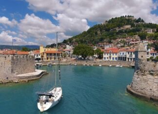 Η Ναύπακτος αναπτύσσεται έχοντας στρέψει το βλέμμα της στη θάλασσα