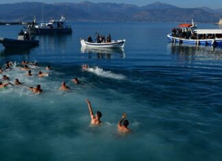 Με λαμπρότητα εορτάστηκαν τα Θεοφάνια σε όλη τη χώρα