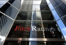 Ο οίκος αξιολόγησης Fitch υποβάθμισε την πιστοληπτική ικανότητα της Γαλλίας