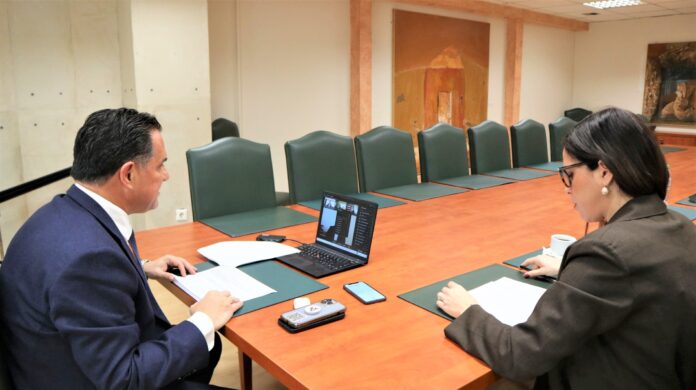 5DCBBFF0-CB6D-4B70-BBD6-D8820BC7EEBB