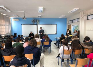 Για την εικονική μαθητική επιχείρηση Revest ενημερώθηκε ο Χρ. Δήμας, κατά την επίσκεψή του στο 5ο Γυμνάσιο Παλαιού Φαλήρου