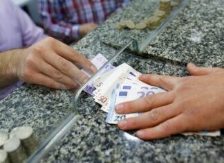 «Μπαράζ» πληρωμών σε εργαζόμενους, συνταξιούχους και ευάλωτες κοινωνικές ομάδες μέχρι το τέλος του έτους