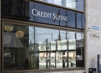 «Βουτιά» καταγράφει η μετοχή της Credit Suisse – Συνεδριάζει το Εποπτικό Συμβούλιο της ΕΚΤ