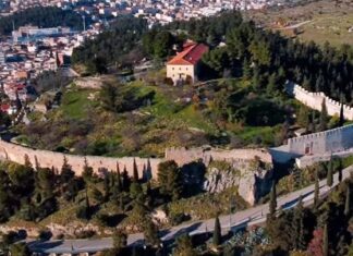 Κάστρο της Λαμίας: «Ενέσεις» για να μείνει στη θέση του