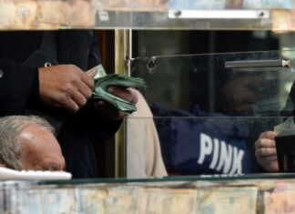 Κατέρρευσε το εθνικό νόμισμα του Λιβάνου – 100.000 λίρες το ένα δολάριο